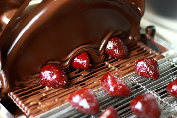Fraise confite au chocolat