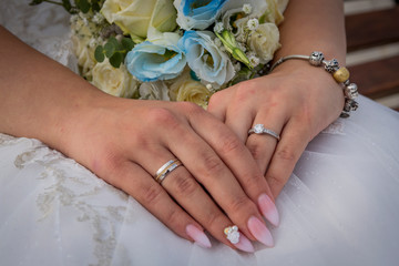 bride's hand and wedding ring. wedding session. bride and groom and wedding ceremony.