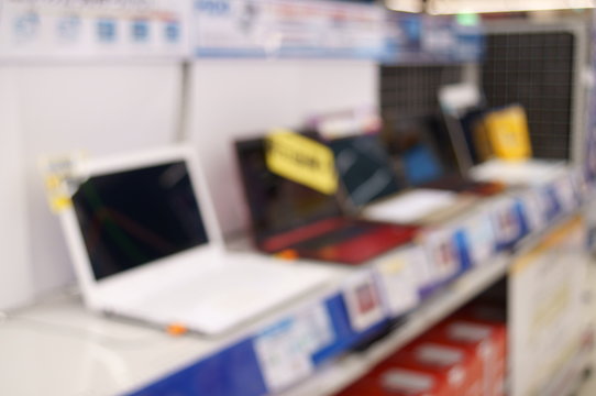 Bokeh image, laptop display at home appliance store