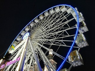 carousel wheel with illuminated cabs
