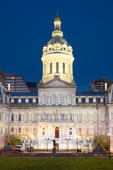 Fototapeta na wymiar Baltimore City Hall at dawn, Baltimore, Maryland, USA