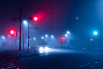 霧の夜の信号