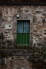 Fototapeta na wymiar puerta de casa vieja