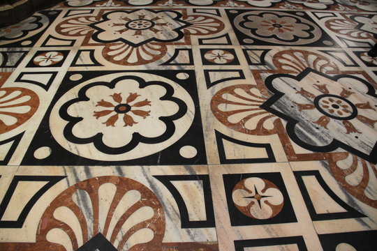 Sol motifs marbre
