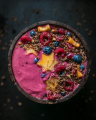 Smoothie framboise myrtilles granola