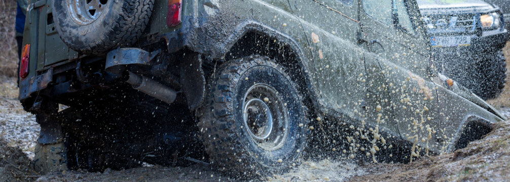 Russian SUV, Off-road vehicle slips, Stuck in the river	