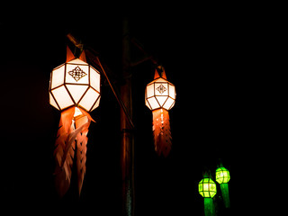 Lanterns of various colors were decorated for the holiday season