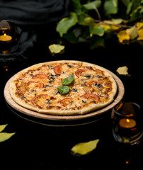 pizza with tomatoes and mushrooms