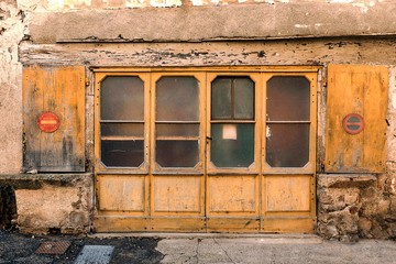 boutique abandonnée        