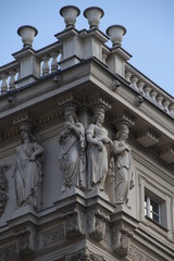 Fototapeta na wymiar Sculptures in a building of Vienna