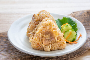豚炊き込みご飯のおにぎり