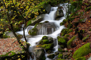 Wasserfälle im Santuario de Nossa Senhora da Abadia