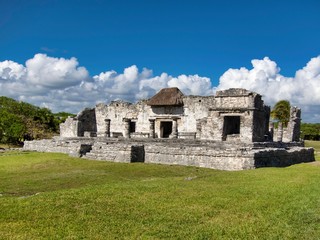 Fototapeta na wymiar Mayan ruins of Tulum - Mexico