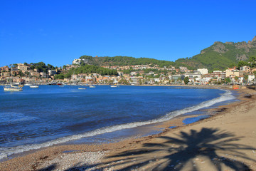 Fototapeta na wymiar Beach of the resort town on the island of Palma de Mallorca in low season.