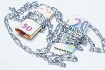 Dinero encadenado, atados de préstamos bancarios; dinero que esclaviza