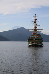Touristic pirate boat in Hakone lake, Japan - obrazy, fototapety, plakaty