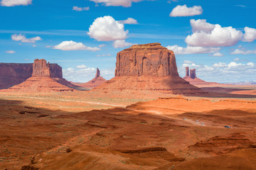 Fototapeta na wymiar Famous red rocks of Monument Valley. Navajo Tribal Park landscape, Utah/Arizona, USA