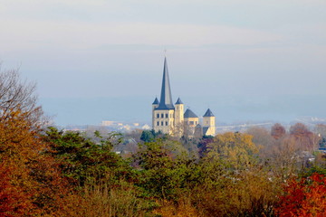 Fototapeta na wymiar Abtei Brauweiler Ansicht mit Dorf