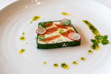[料理]サーモンマリネアスパラとフロマージュブランのテリーヌ