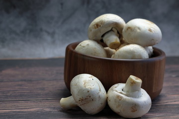 Button Mushrooms in a wooden bowl