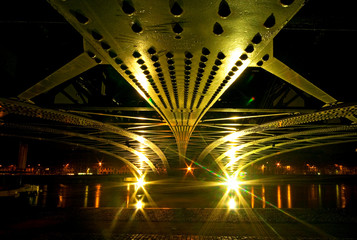 Fototapeta na wymiar under the bridge