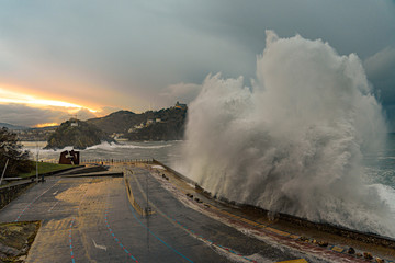 Naklejka premium Oleaje San Sebastián