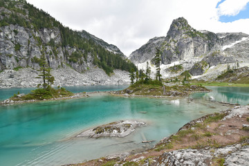 Spectacular views of turquoise-colored watersprite lake in Squamish, BC