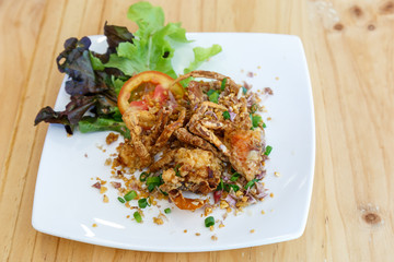 Fried soft shell crab with garlic