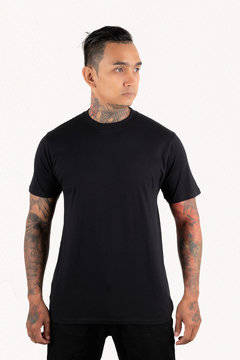 Sixpack man with tattoo wearing black t shirt ready for mockup