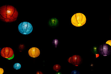 カラフルな照明