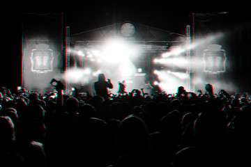musical rap concert of a popular artist and a crowd of fans - obrazy, fototapety, plakaty