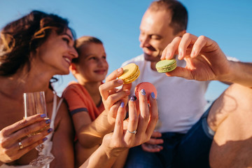 Obraz premium Family holds macaroons. Selective focus