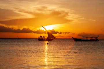 Papier Peint photo Zanzibar coucher de soleil sur la plage de Kendwa à Zanzibar