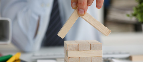 Male hand holds the roof to the lock in