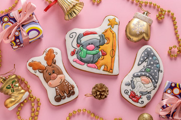 Obraz na płótnie Canvas Gingerbread cookies: deer, mouse and gnome on a pink background, gifts christmas or Noel holiday, horizontal orientation