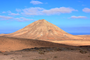 Fototapeta na wymiar Panoramic view with vulcanic mountain Tindaya in Fuerteventura