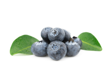 Obraz na płótnie Canvas blueberries isolated on white background