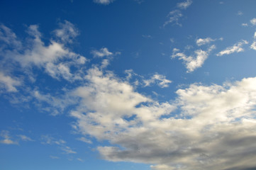 Obraz premium 白い雲と青空