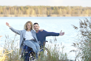 romantischer Ausflug zum See