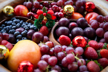 Obraz na płótnie Canvas Christmas decoration with summer season fruits in Australia