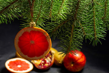 Christmas tree decorated with fruits of kiwi fruit and clementine. Healthy food and nutrition. Christmas decisions about a healthy lifestyle. New trends and prospects in a healthy lifestyle