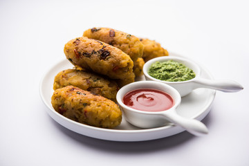 Veg Poha Roll made using flattened Rice, served with tomato ketchup and green chutney