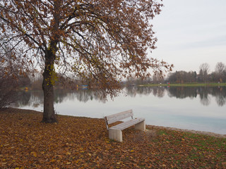 Bayern - Karlsfelder See im Herbst