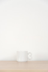 Fototapeta na wymiar 数字の取手のマグカップ