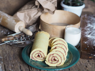 pastry roll on a green plate with ingredients on a brown background