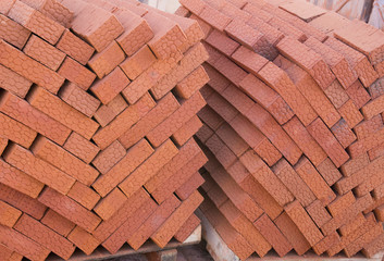 Obraz na płótnie Canvas red brick lies in rows. brick background. construction site
