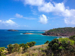 Obraz premium Beautiful landscape in St. Barth with ocean view from the mountain