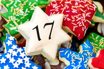 leckere Plätzchen mit einer Zahl für den Weihnachtskalender