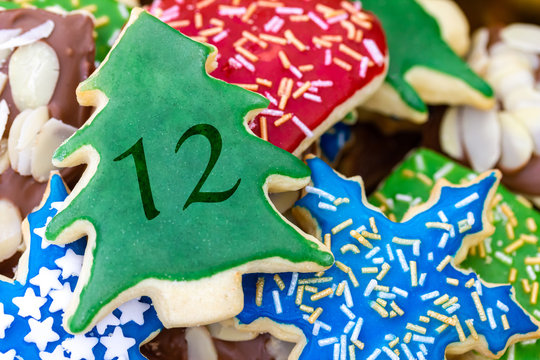 leckere Pl&auml;tzchen mit einer Zahl f&uuml;r den Weihnachtskalender