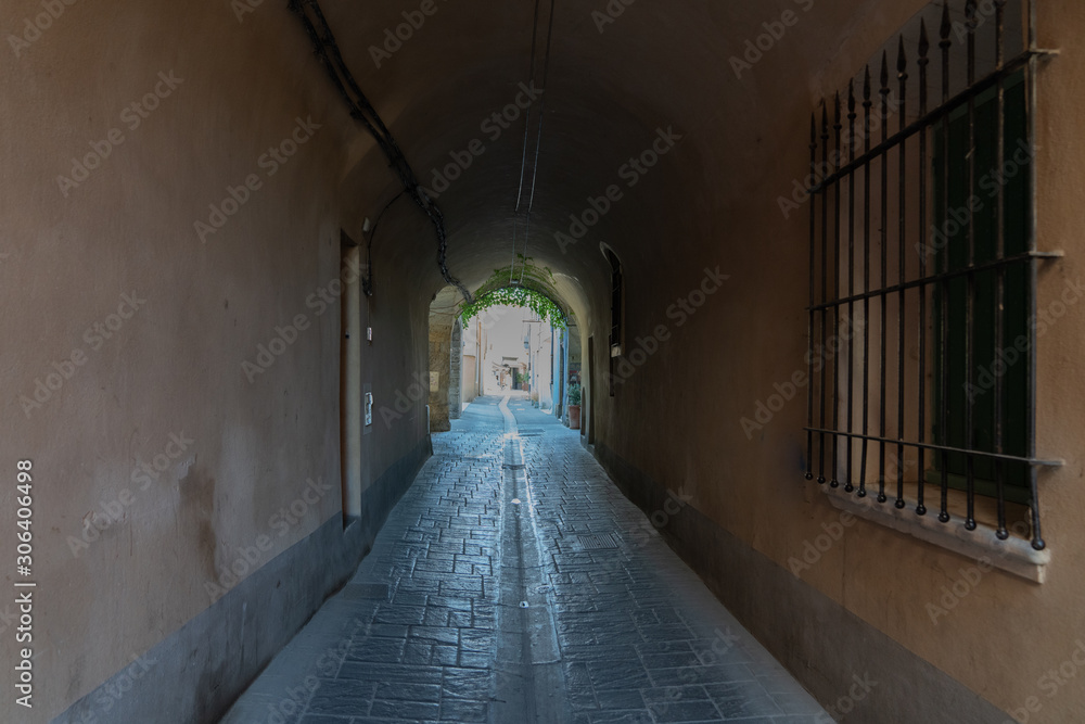 Sticker arch alley l'isle-sur-la-sorgue street village in vaucluse france